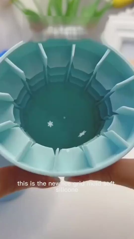 Dishwasher-safe silicone ice maker for everyday kitchen use